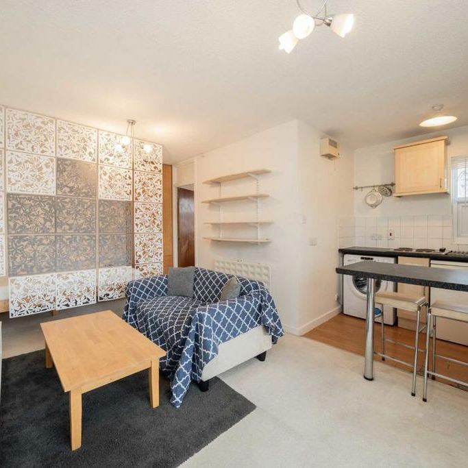 Studio to rent - Photo 1