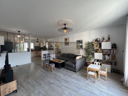 Location Appartement 3 pièces 77m² HYERES 83400 - Photo 3
