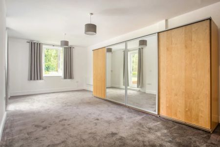 3 bedroom apartment to rent - Photo 5
