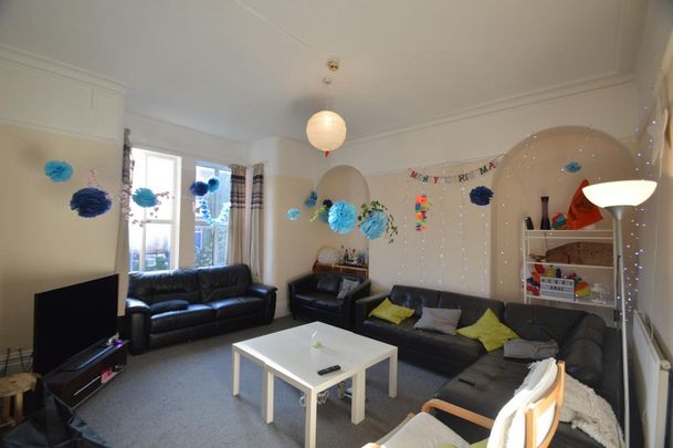 8 bedroom terraced house to rent - Photo 1