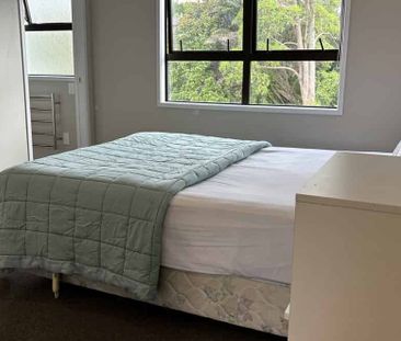 Lovely 3-Bedroom Apartment with Stunning Views in Sunnynook - Photo 3