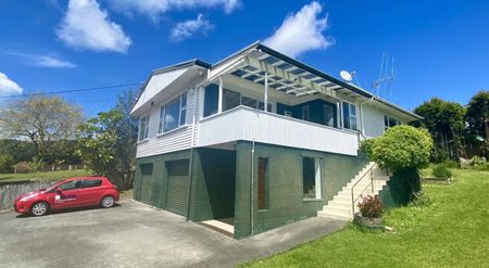 Bright harbour home - Photo 2