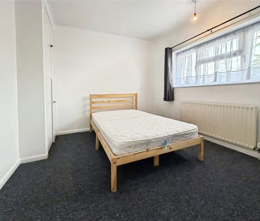 Bishops Way, Egham, Surrey, TW20 8EJ - Photo 6