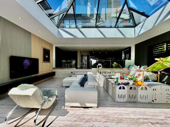 5 Bedroom House - Photo 1