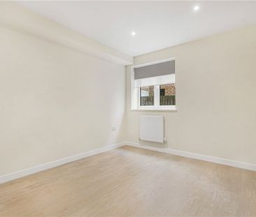 A newly built modern apartment situated on the ground floor with a ... - Photo 6