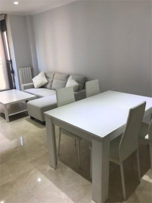 Piso de alquiler en Calle de Pirra, 17b, Rejas - Photo 1