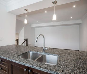 For Lease - 211 Betsy Drive, Oakville, Ontario - Photo 5