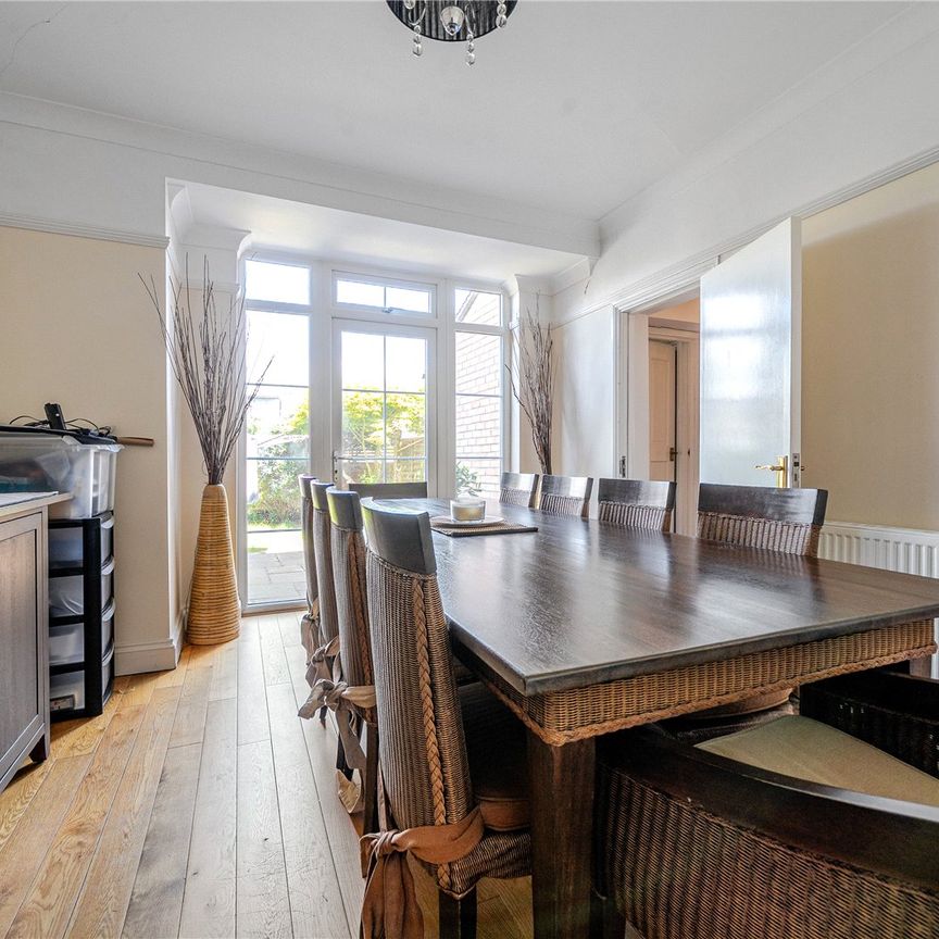 Riverside Gardens, EN2, Enfield - Photo 1