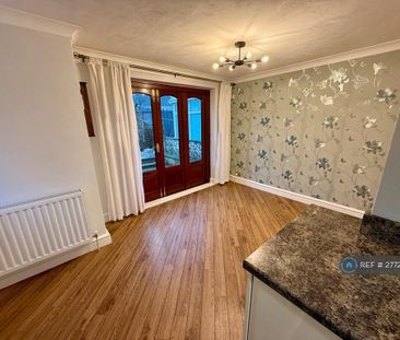 3 bedroom semi-detached house to rent - Photo 4