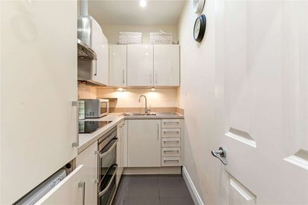 A beautifully presented one bedroom flat situated in a highly desirable part of Fulham - Photo 3