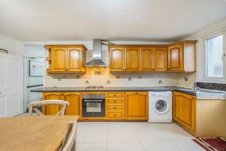 3 bedroom flat to rent - Photo 5