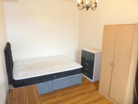 3 bedroom terraced house to rent - Photo 4