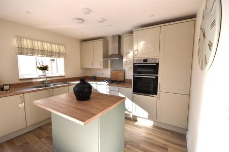 4 bedroom detached house to rent - Photo 5