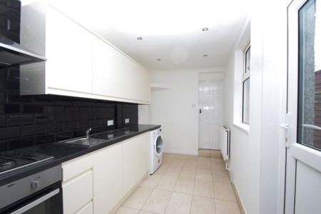 3 bedroom terraced house to rent - Photo 2