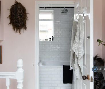 1 bedroom in a flat share to rent - Photo 1