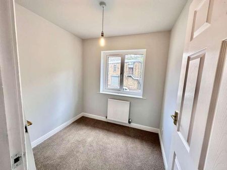 Brookdale Bank, Milnsbridge, Huddersfield, HD3 - Photo 5