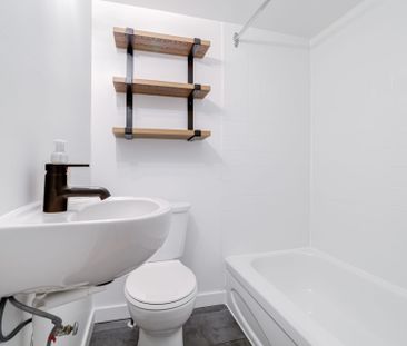 For Lease - 2443 dundas Street Unit# Upper, Toronto, Ontario - Photo 5