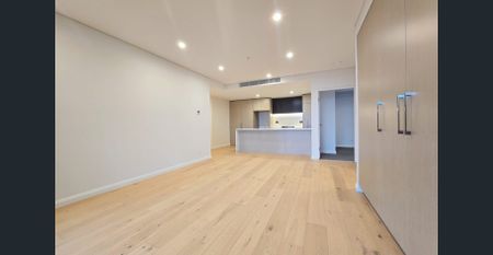 Modern two-bedroom apartment with secure parking space - Photo 4