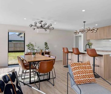 Modern 5-Bed, 2-Lounge Home on Large Section - Photo 3