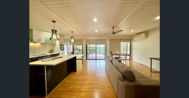 HUGE LIVING SPACE! 2 x ENSUITED BEDROOMS! LARGE OUTDOOR DECK WITH FENCED YARD! - Photo 1