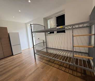 Studio Flat, Gainsborough Road, RM8 - Photo 2