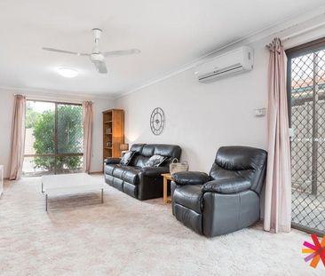 Private Rear Villa - Big Back Yard - Photo 2