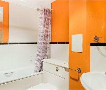 2 Bed Flat, Royal Docks, E16 - Photo 1