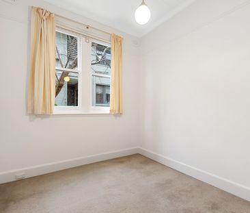 Iconic Art Deco Apartment - Photo 2