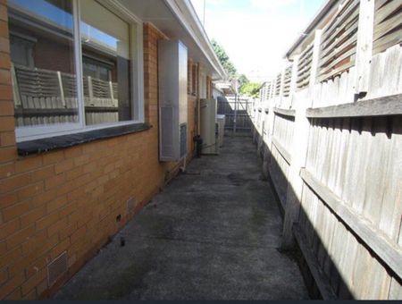 Glen Huntly - Photo 2