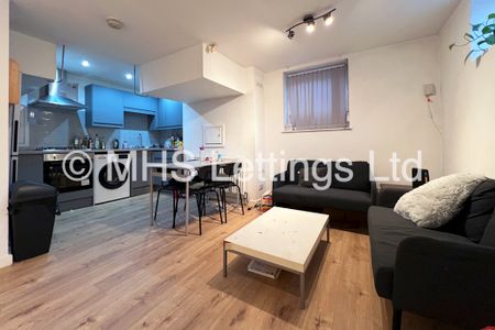 4 Bedroom Mid Terraced House for rent in Harold Terrace - Photo 2