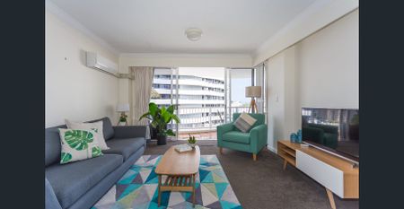 Fully Furnished 8th Floor Corner Apartment - Photo 2