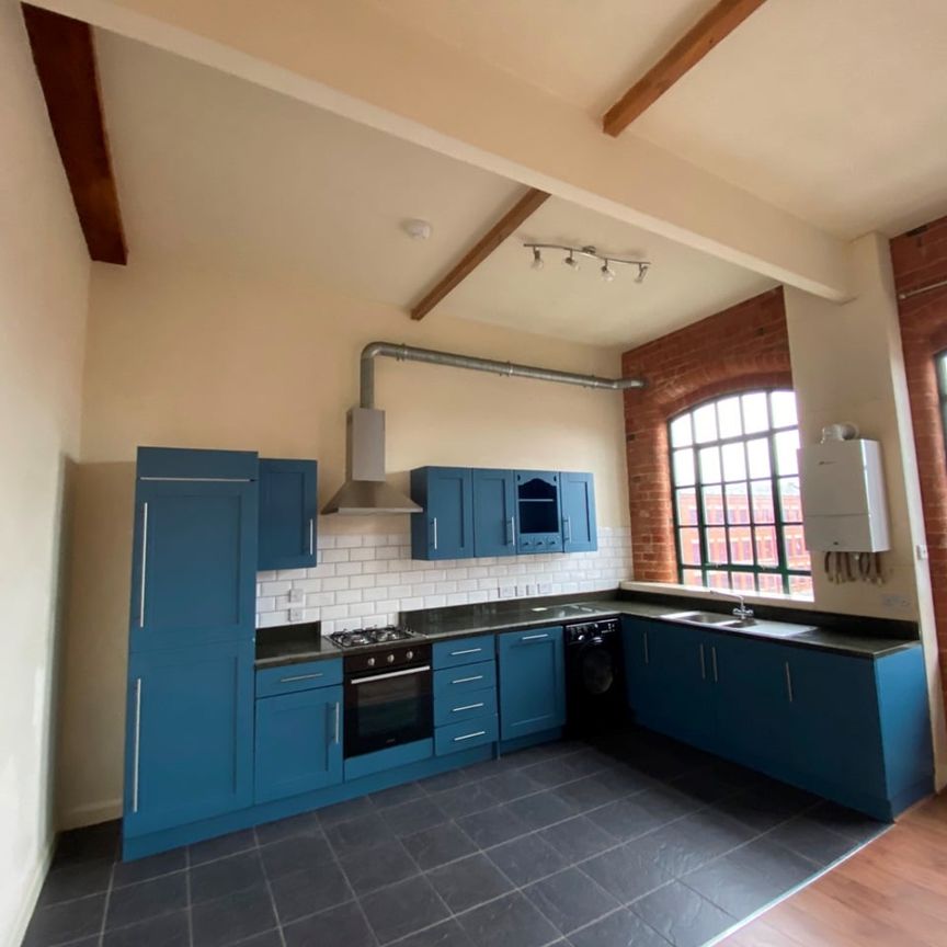 2 Bed Flat, Raleigh Square, NG7 - Photo 1