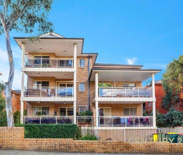 Modern Two Bedroom Apartment with Lock up Garage - Photo 2