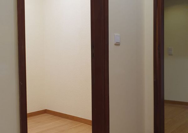 Apartamento T3 situado na zona residencial da Forca, em Aveiro.