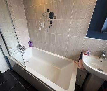 3 bedroom semi-detached house to rent - Photo 6