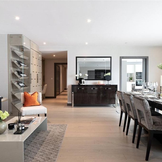 4 bedroom flat to rent - Photo 1