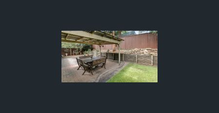 Location - 2 Bedroom Villa in a prime location - Photo 3