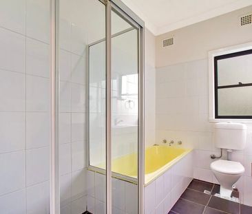 THREE BEDROOM FAMILY HOME - Photo 4