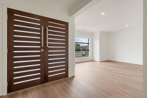 Brand new spacious family home in the heart of Merrifield. - Photo 1