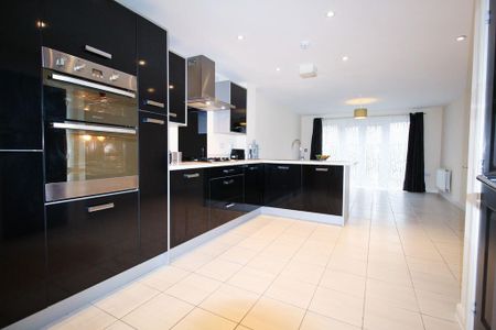 1 bedroom in a house share to rent - Photo 4