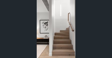 Boutique Luxury Living with Panoramic City Views. - Photo 3