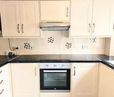 2 bedroom mid-terrace to rent Summertrees Court, Ashley - Photo 6