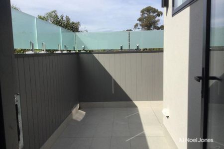 4/6 Esther Crescent, MOOROOLBARK - Photo 3