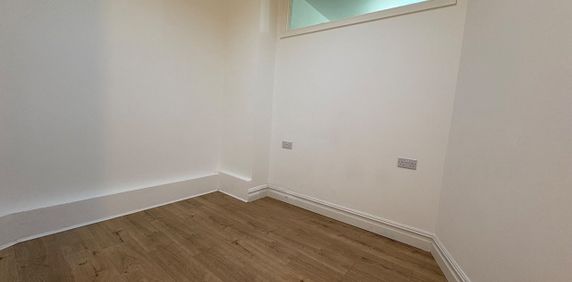 Room in a Shared Flat, Stoke Newington High Street, N16 - Photo 2