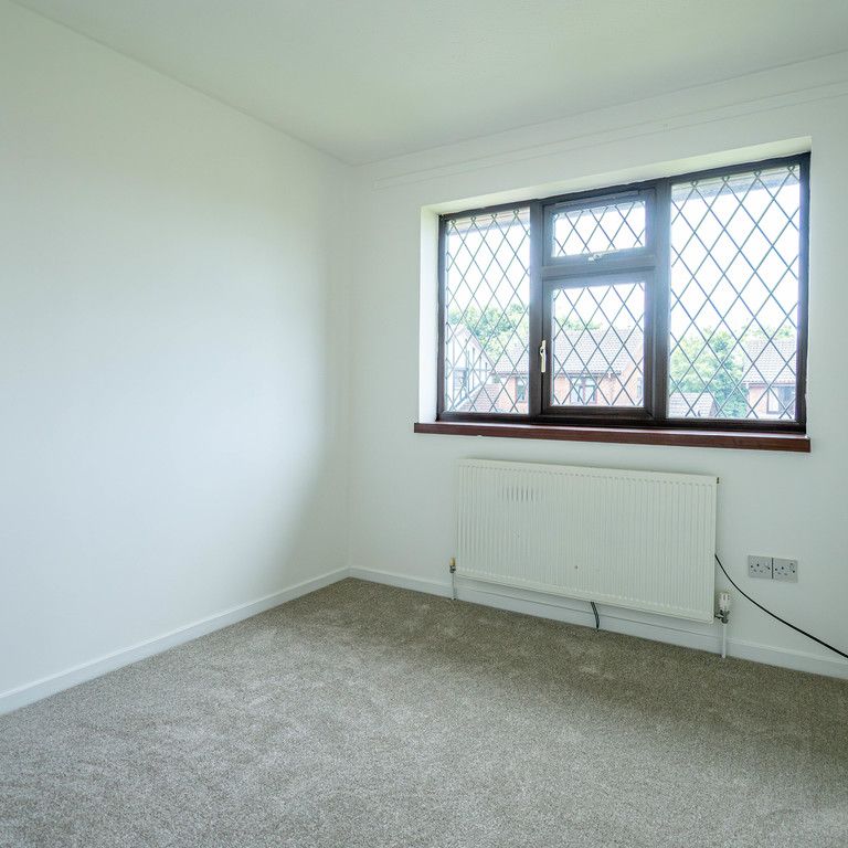 3 bedroom semi-detached to let - Photo 1