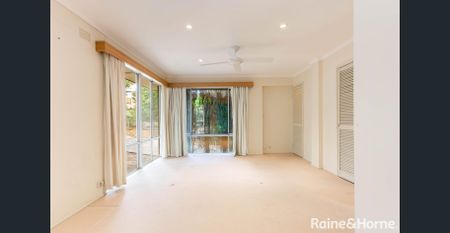 Unique home close to Flinders Uni - Photo 2