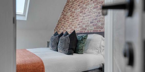 Stunning Luxury Co-Living with free parking - Photo 3