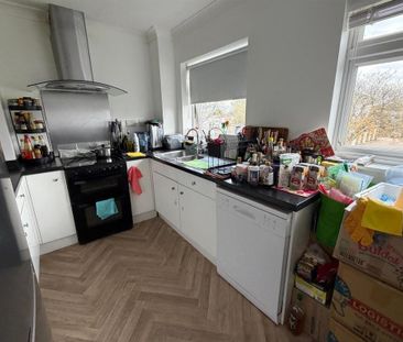 4 bedroom townhouse to rent - Photo 3