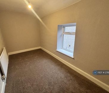 2 bedroom end of terrace house to rent - Photo 2