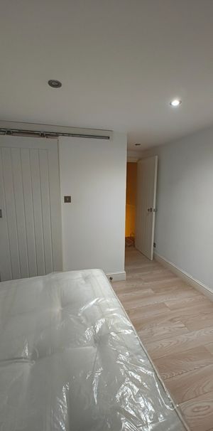 Room in a Shared House, St. Georges Avenue, E7 - Photo 1